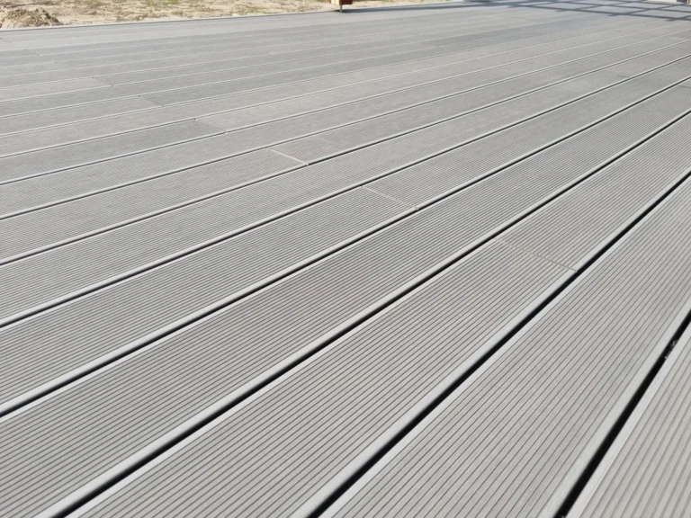 WPC teraszburkolat WOW™ Fine Grey Dunavarsány (3)